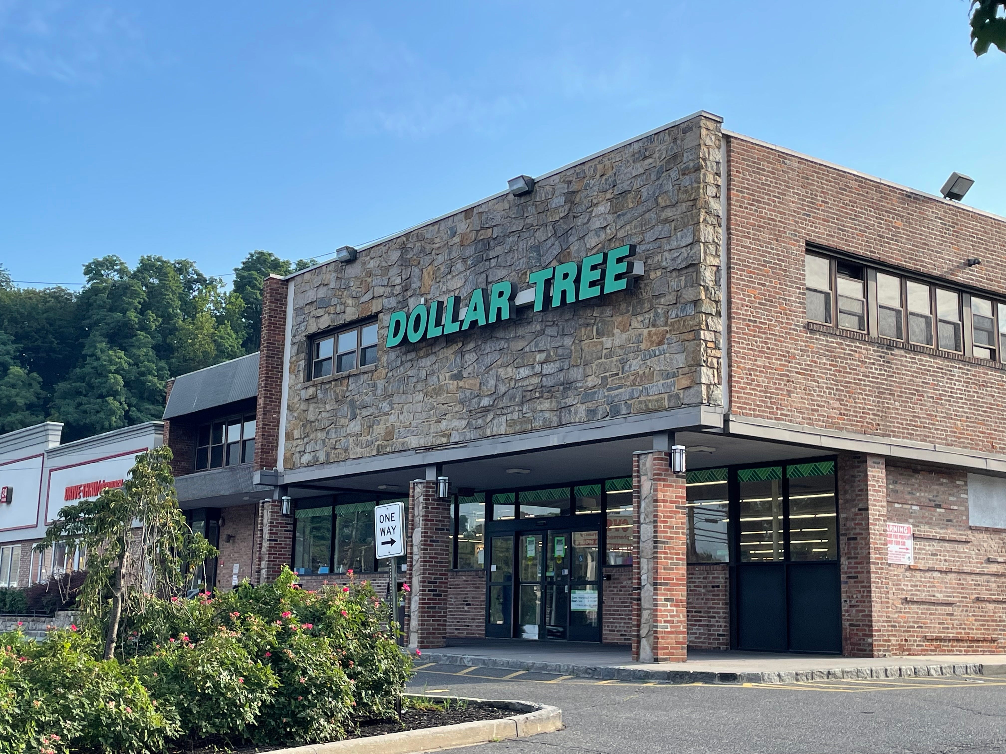 Exterior of Dollar Tree
