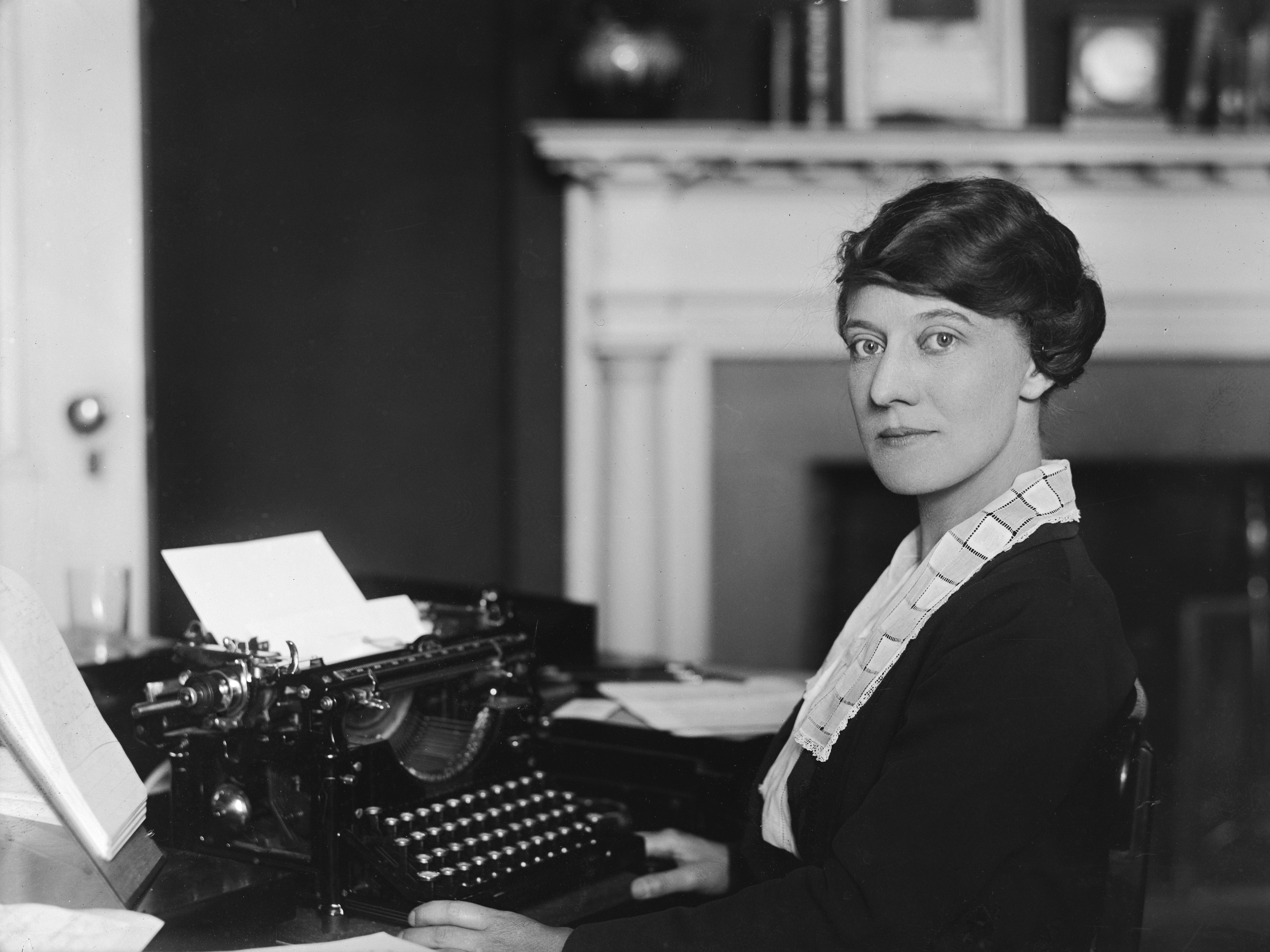 woman secretary typist 1921