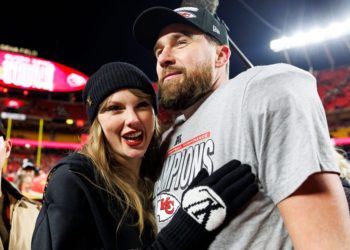 Travis Kelce proposed to Taylor Swift with a massive diamond engagement ring that could cost $1 million
