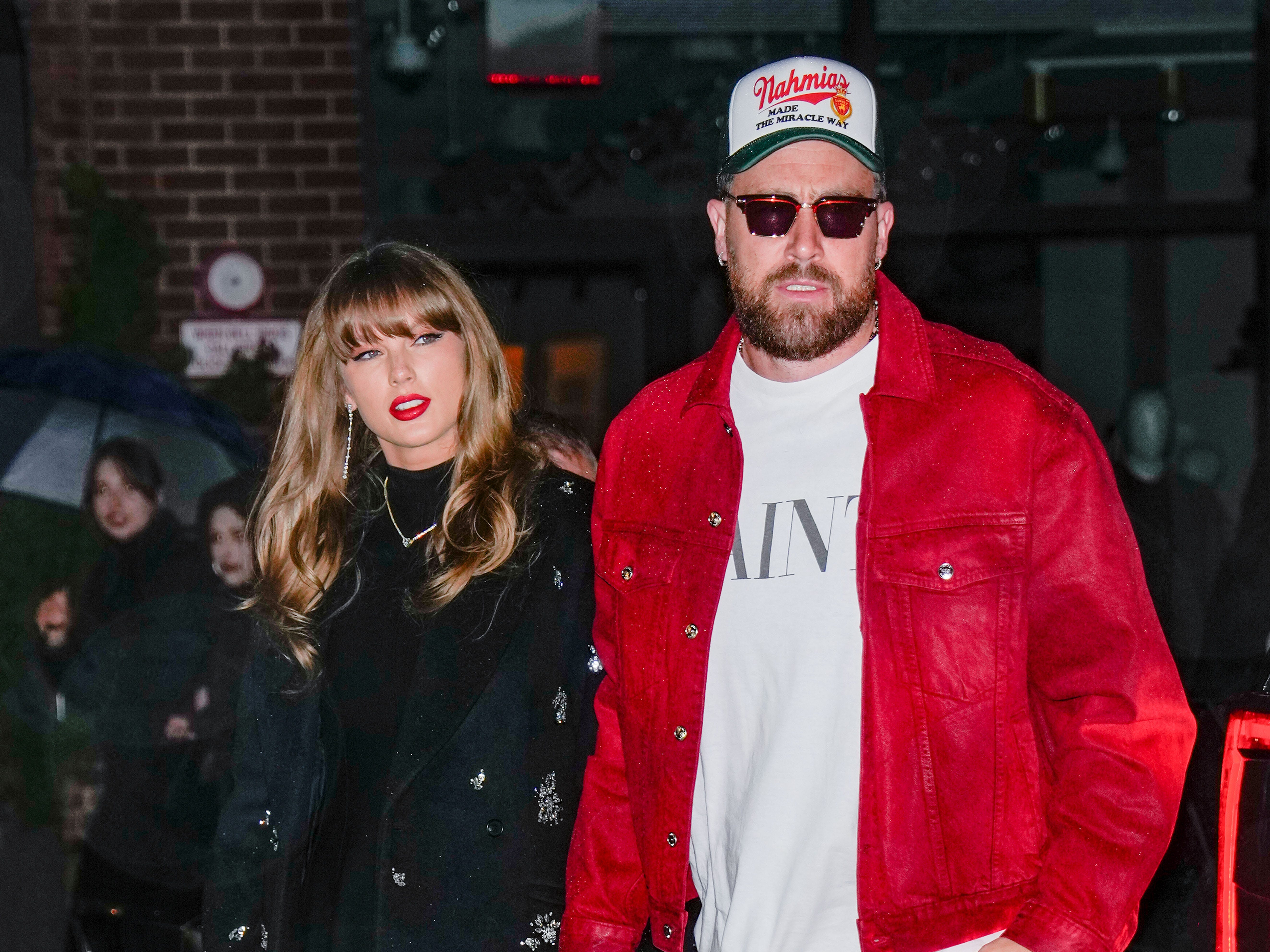 Taylor Swift and Travis Kelce holding hands