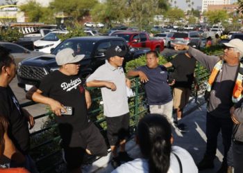 Agentes federales utilizan un camión de alquiler de Penske como ‘caballo de Troya’ para allanar un Home Depot de Los Ángeles