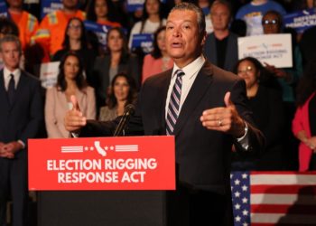 Arellano: In Texas and California redistricting battles, Latino voters hold the key
