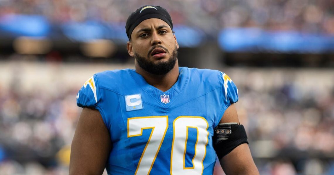 Chargers offensive lineman Rashawn Slater carted off with apparent leg injury