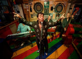 Elvis-inspired teacher fights Roma prejudice with music and heart