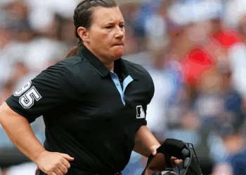 First female MLB umpire shocks fans with her call on the very first pitch