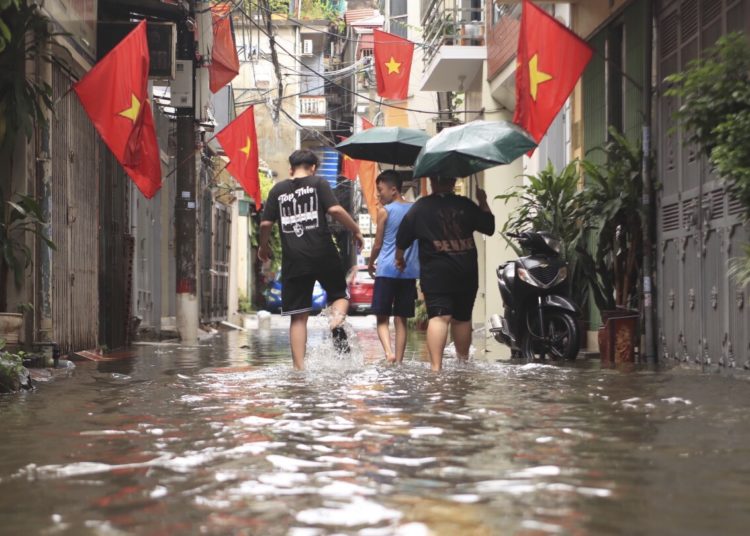Heavy rain causes flooding, landslides and 8 deaths in Vietnam and
