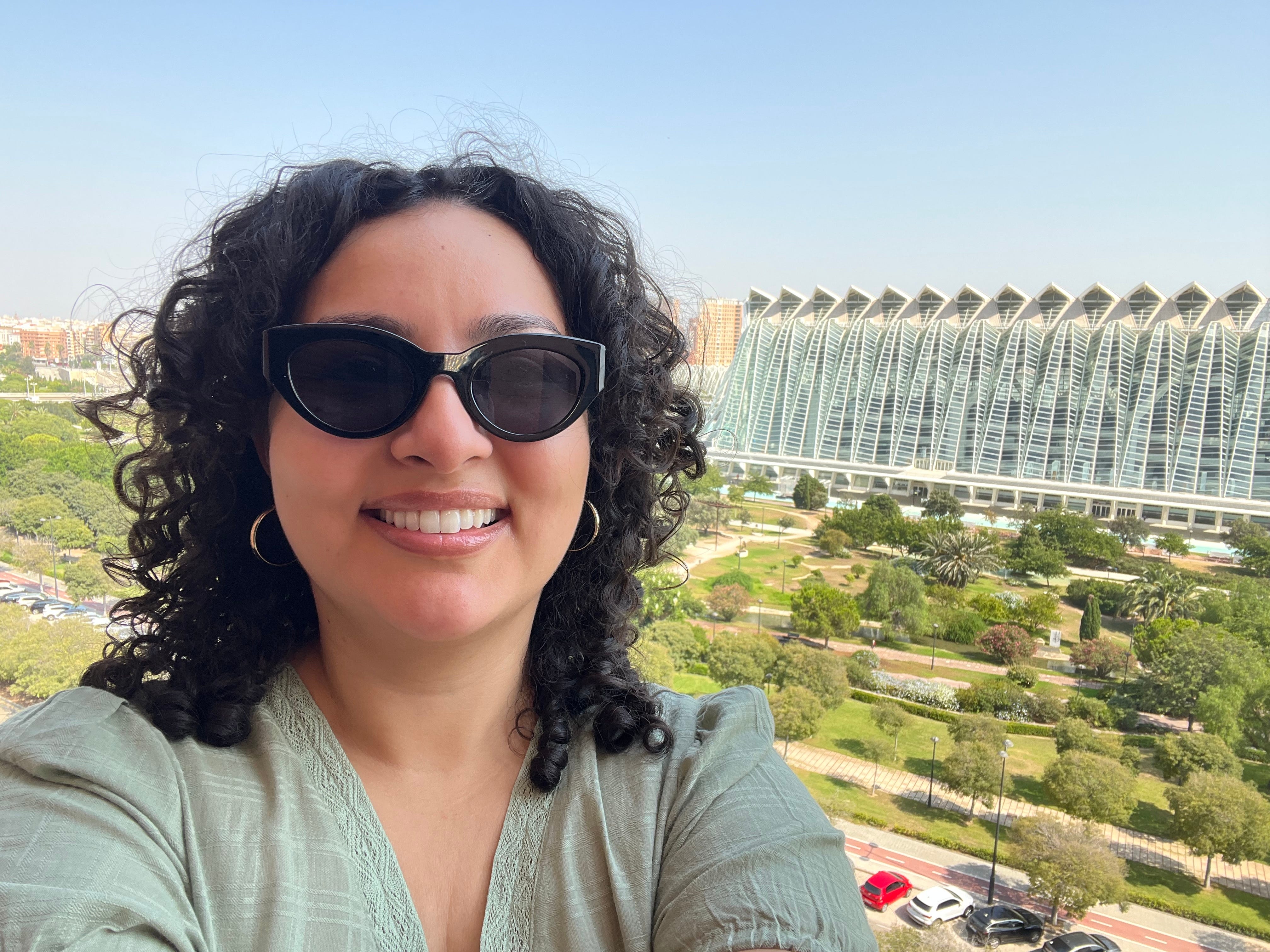Giovanna Gonzalez in front of the Museo de las Ciencias Príncipe Felipe.