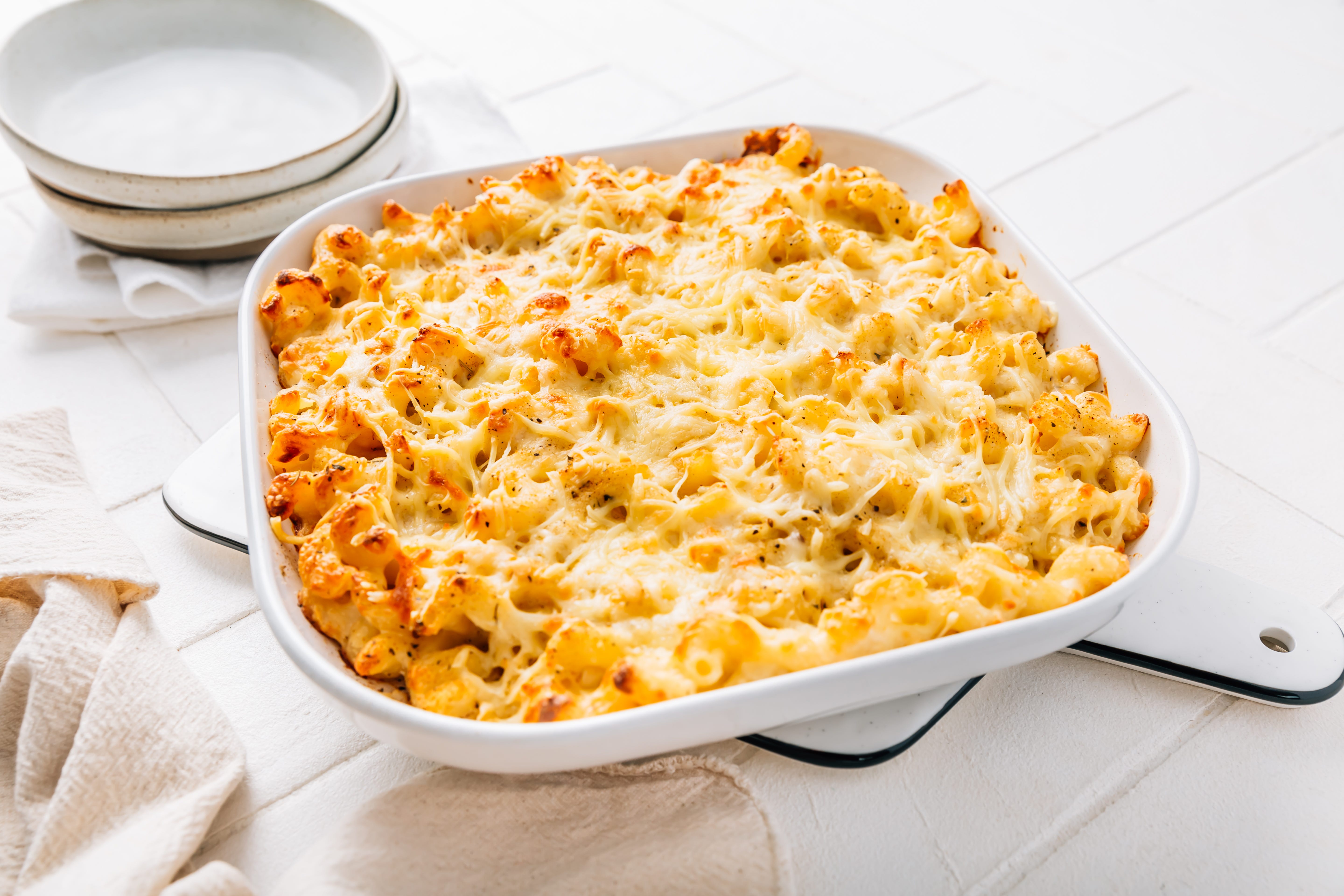 Mac and cheese in white cast iron pan