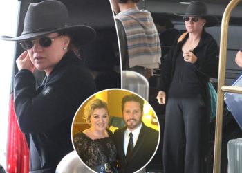 Kelly Clarkson seen for the first time since ex Brandon Blackstock’s death