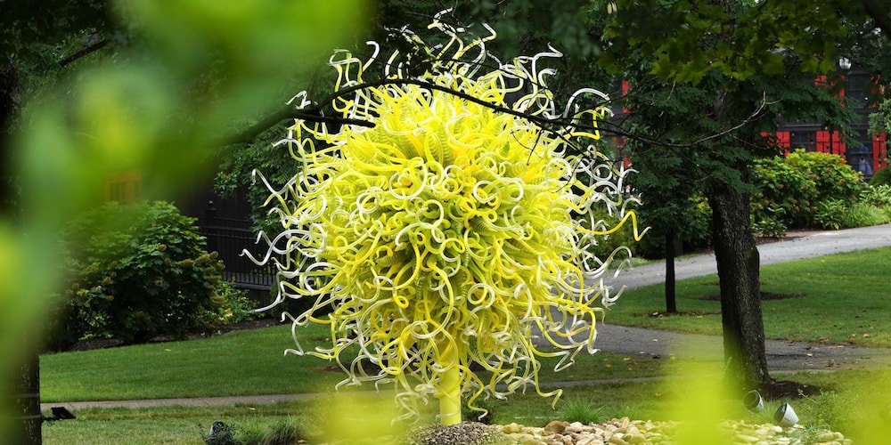 Maker’s Mark Hosts Stunning Chihuly Exhibition of Towering Glass