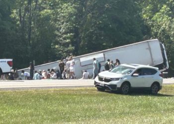 NY tour bus crashes, leaving several dead and injured on trip back from Niagara Falls