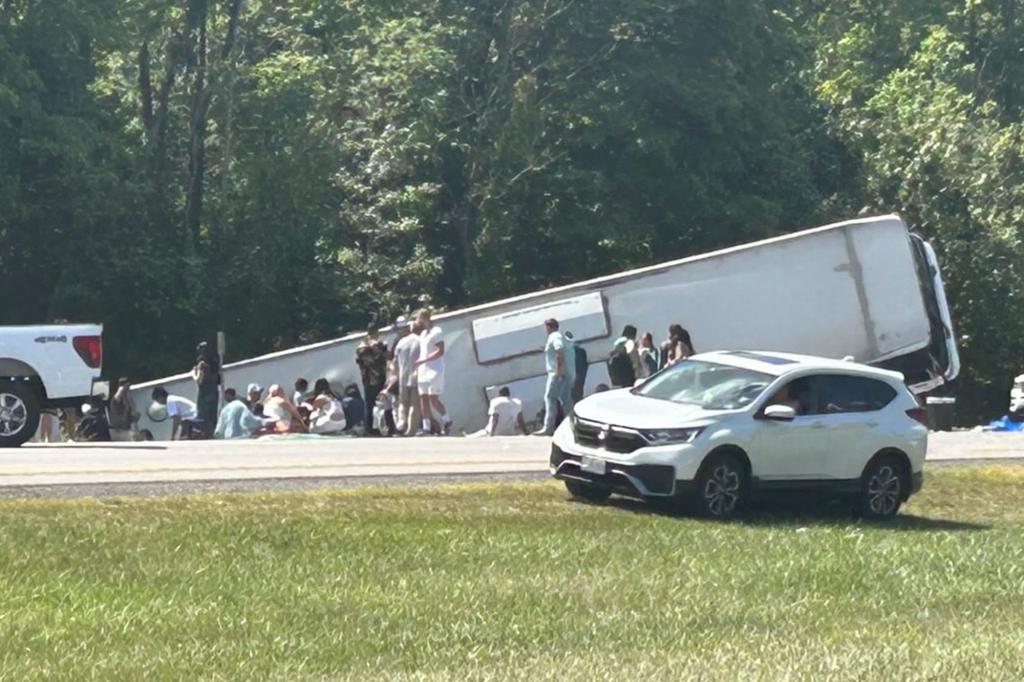 NY tour bus crashes, leaving several dead and injured on trip back from Niagara Falls