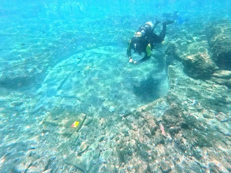 Ancient baths discovered submerged in Baiae.