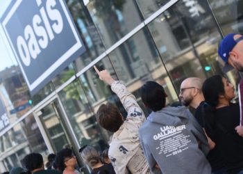 Oasis mania begins as L.A. fans descend on the band’s Hollywood pop-up shop