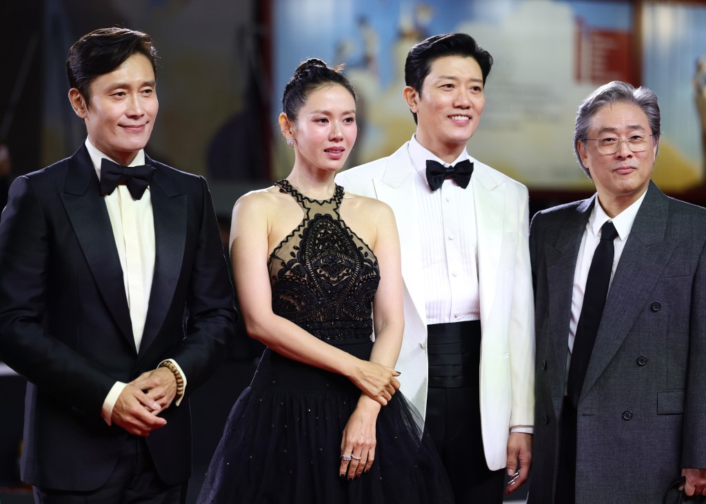 Park Chan-Wook’s ’No Other Choice’ Gets 8 1/2-Minute Ovation In Venice