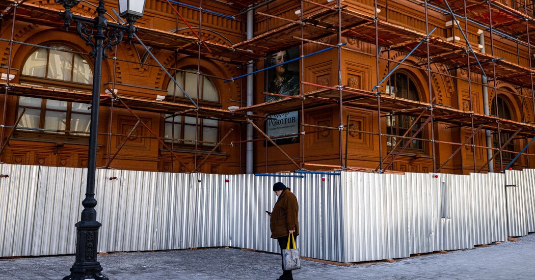 Putin Widens Effort to Control Russia’s Internet