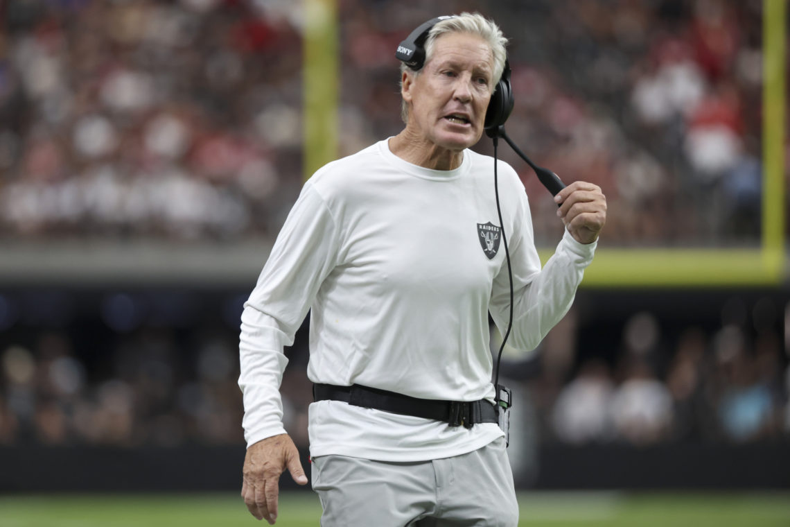 Raiders Insider Pinpoints Perfect QB Target Behind Geno Smith