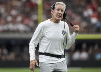 Raiders Insider Pinpoints Perfect QB Target Behind Geno Smith