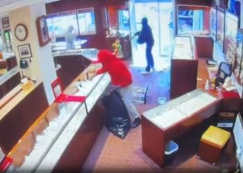 Seattle police chief was reportedly having lunch as $2M jewelry store robbery happened just yards away