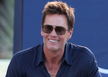 Tom Brady burns Jets fans once more during statue ceremony