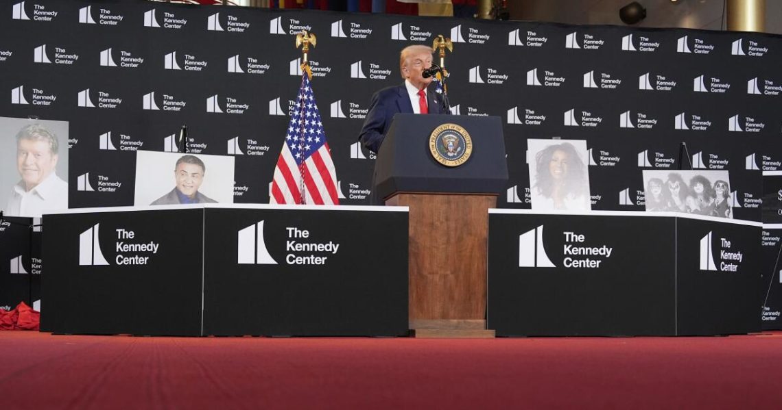 Trump nombra a Strait, Stallone y Kiss para los Kennedy Center Honors y dice que será el anfitrión