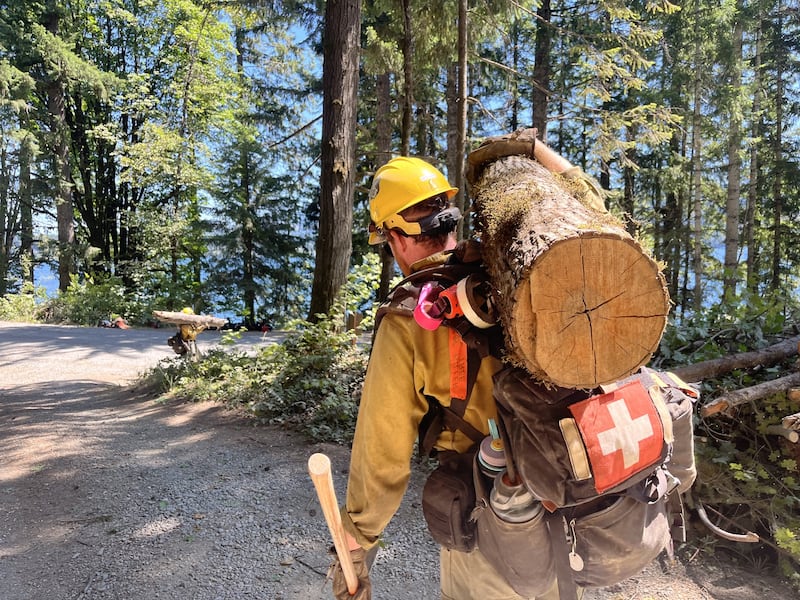 Fire crews tackle Bear Gulch