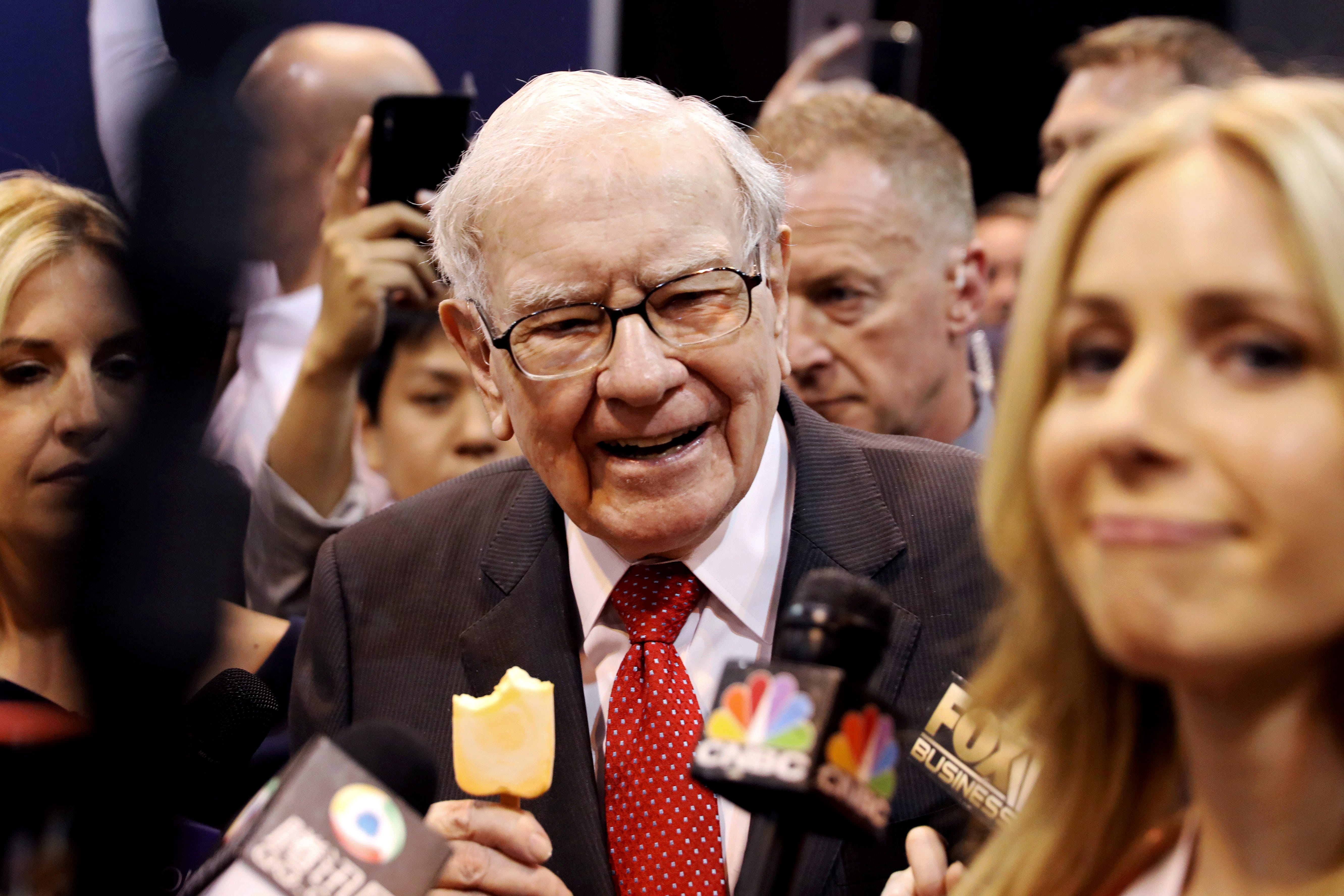 FILE PHOTO: Berkshire Hathaway Chairman Warren Buffett walks through the exhibit hall as shareholders gather to hear from the billionaire investor at Berkshire Hathaway Inc's annual shareholder meeting in Omaha, Nebraska, U.S., May 4, 2019. REUTERS/Scott Morgan/File Photo