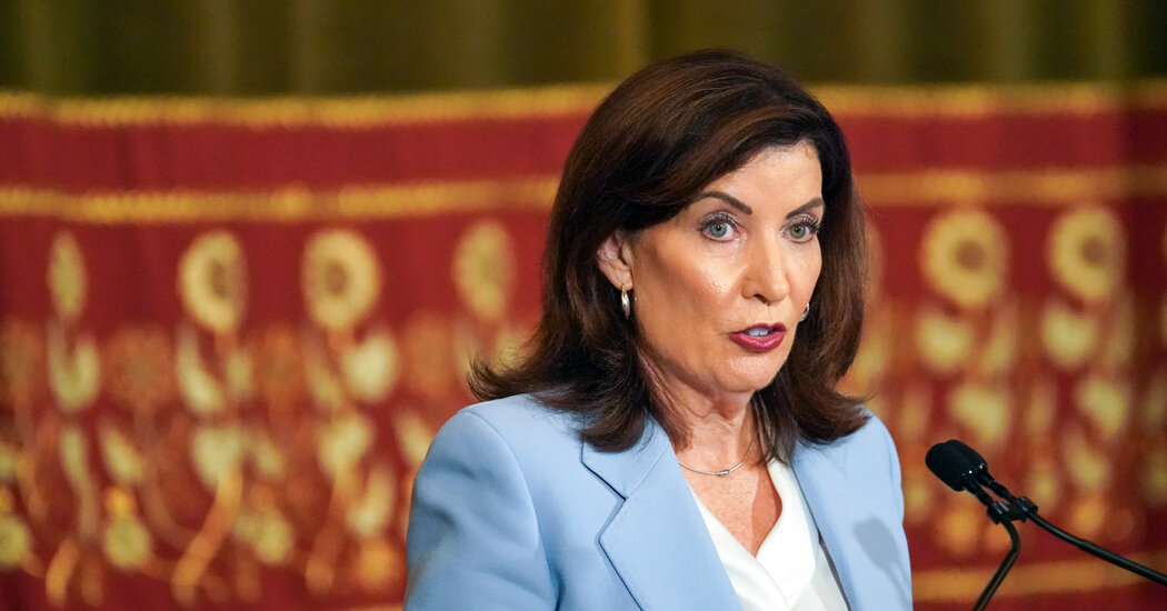 With Texans in Tow, Hochul Vows to Redraw New York’s House Maps