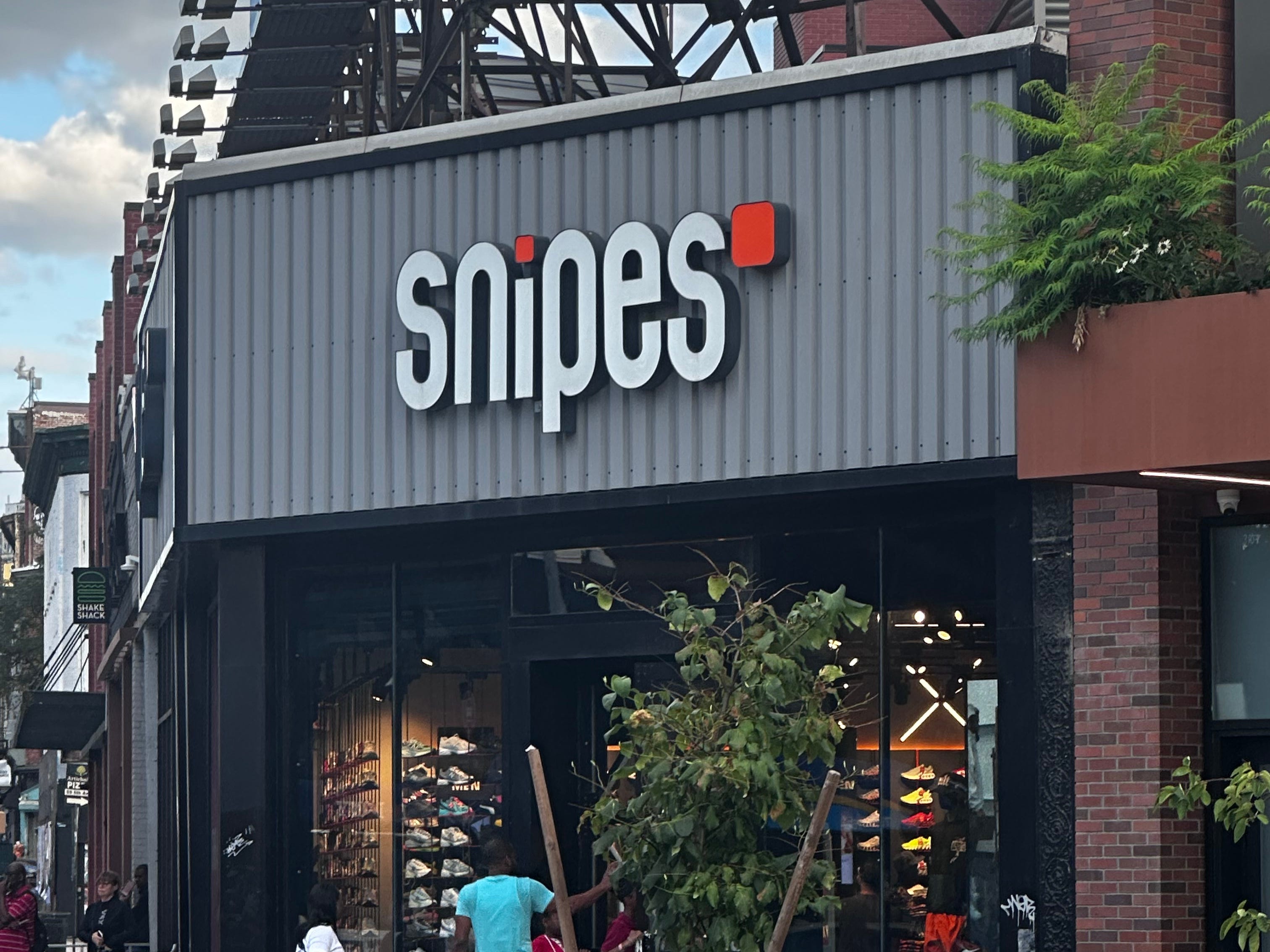 Snipes storefront