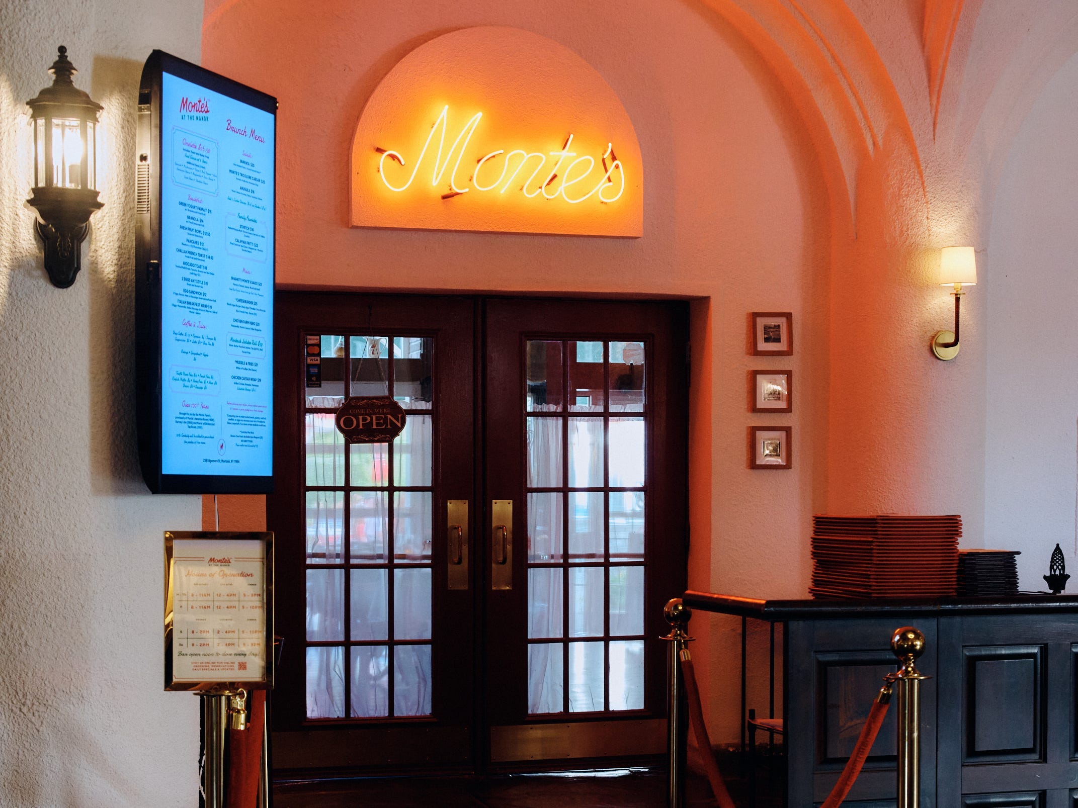 monte's at the manor exterior