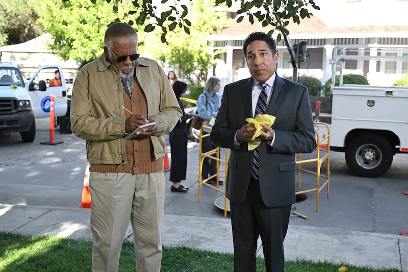 Duane Shepard Sr. as Barry and Oscar Nunez as Oscar.