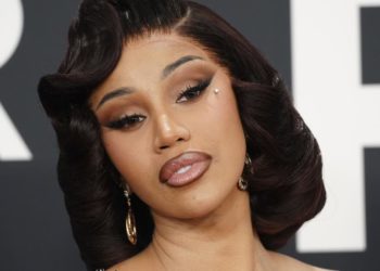 ‘Don’t disrespect me’: Cardi B hurls pen at prodding man, drawing the line at pregnancy talk