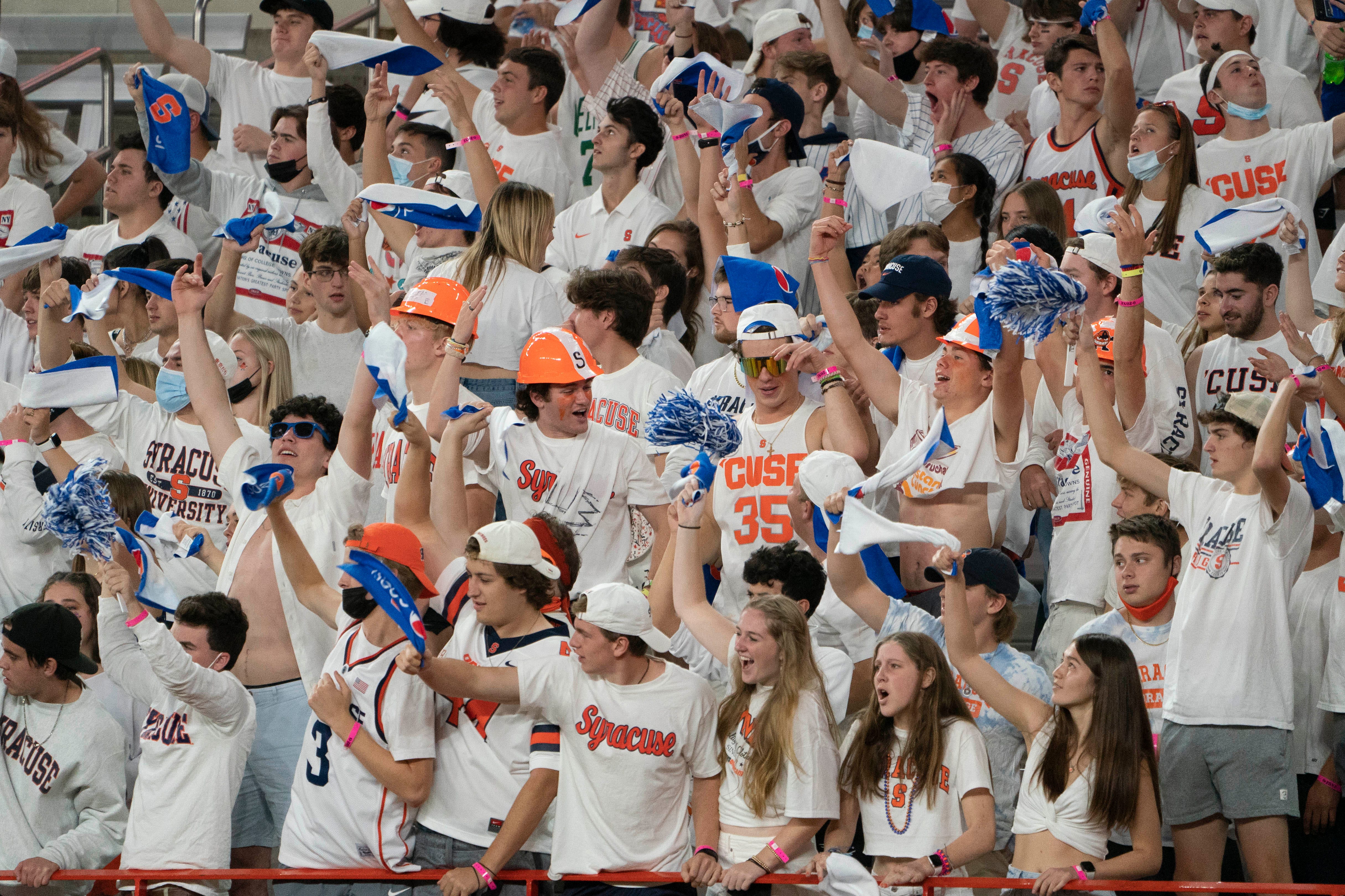 syracuse university students