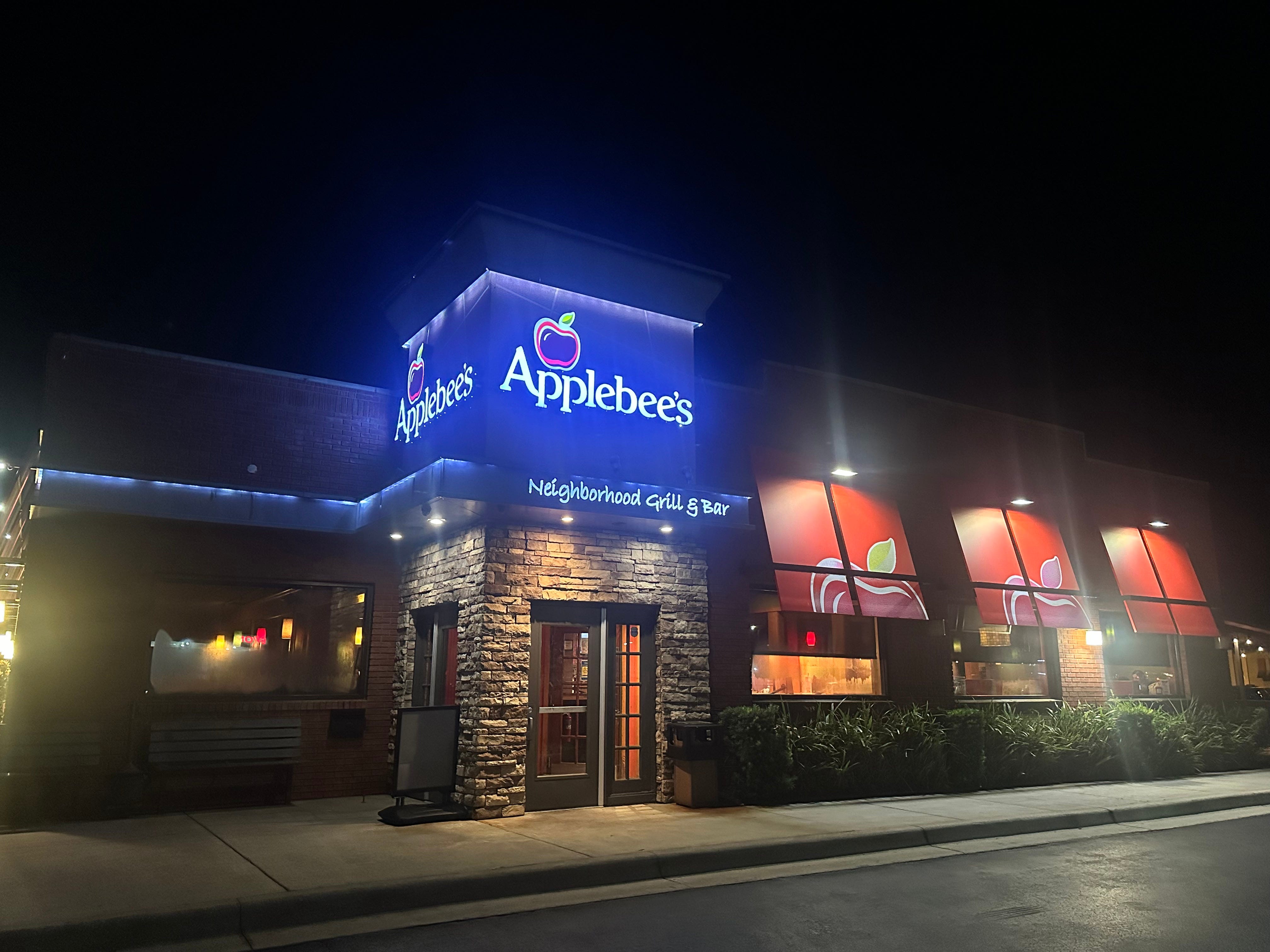 Exterior of Applebees lit up at night