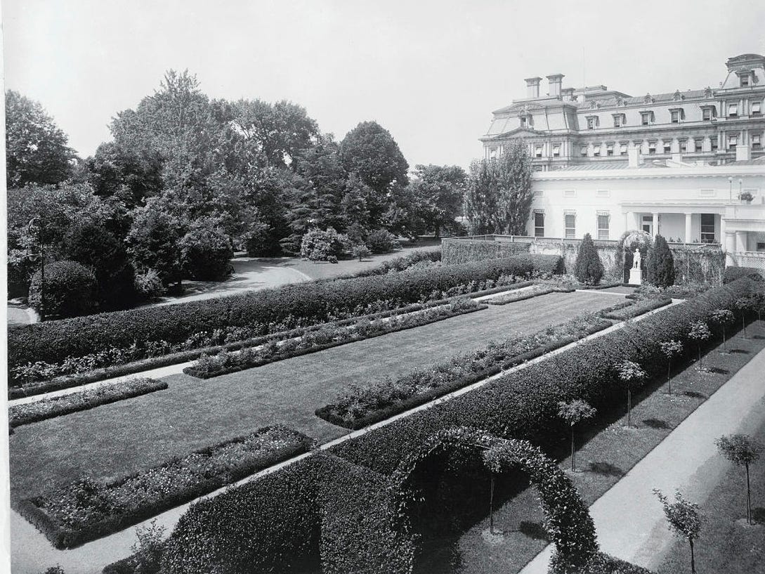 The White House Rose Garden in 1913.