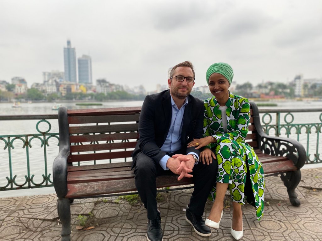 Tim Mynett and Ilhan Omar sitting on a park bench.