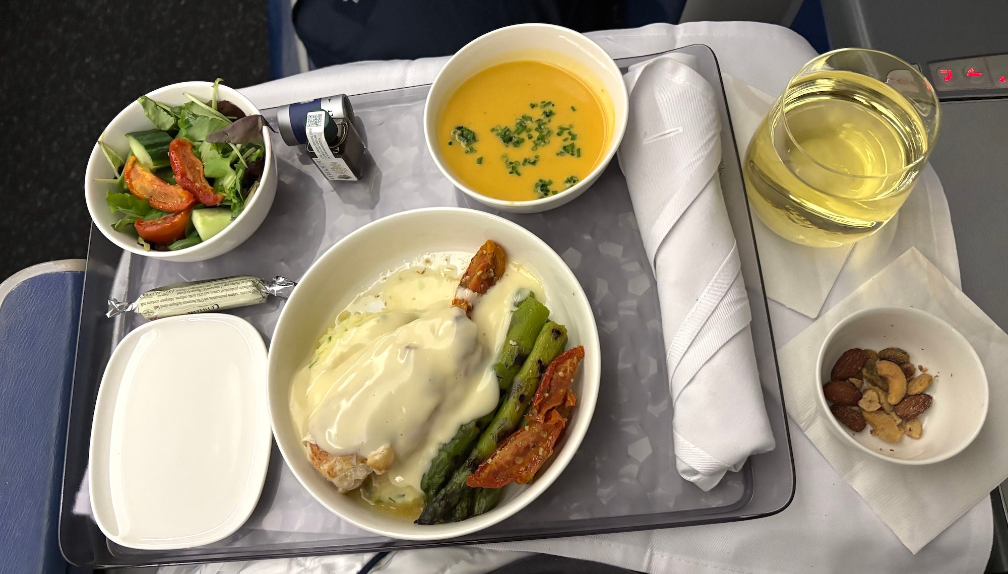 A photo of a business class meal on a Delta flight.