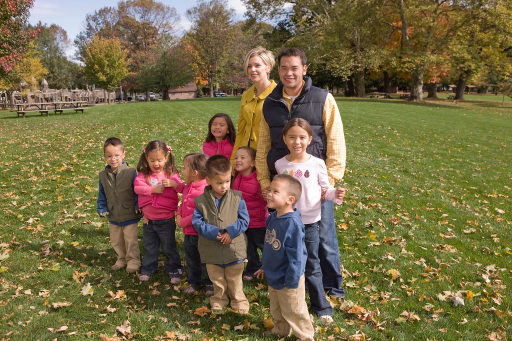FOR TV WEEK - DO NOT PURGE!!! -- TLC JON & KATE PLUS 8 -- The Gosselin family plays in the park.