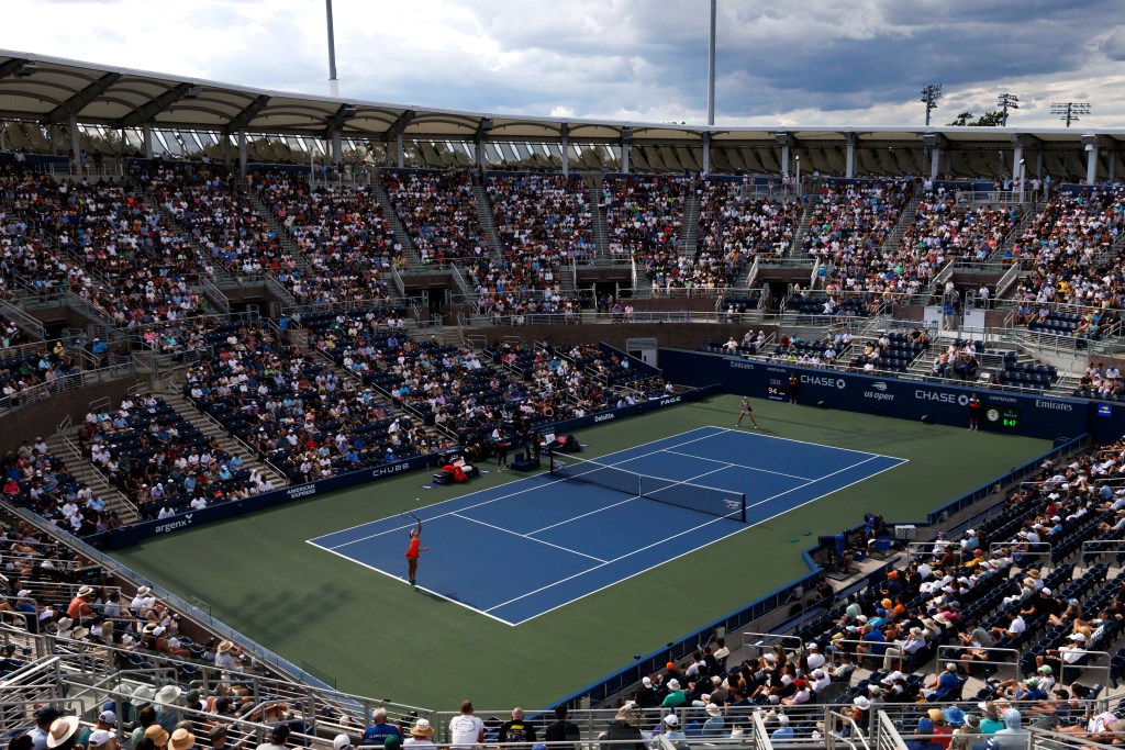 Sofia Kenin serving at a tennis match.