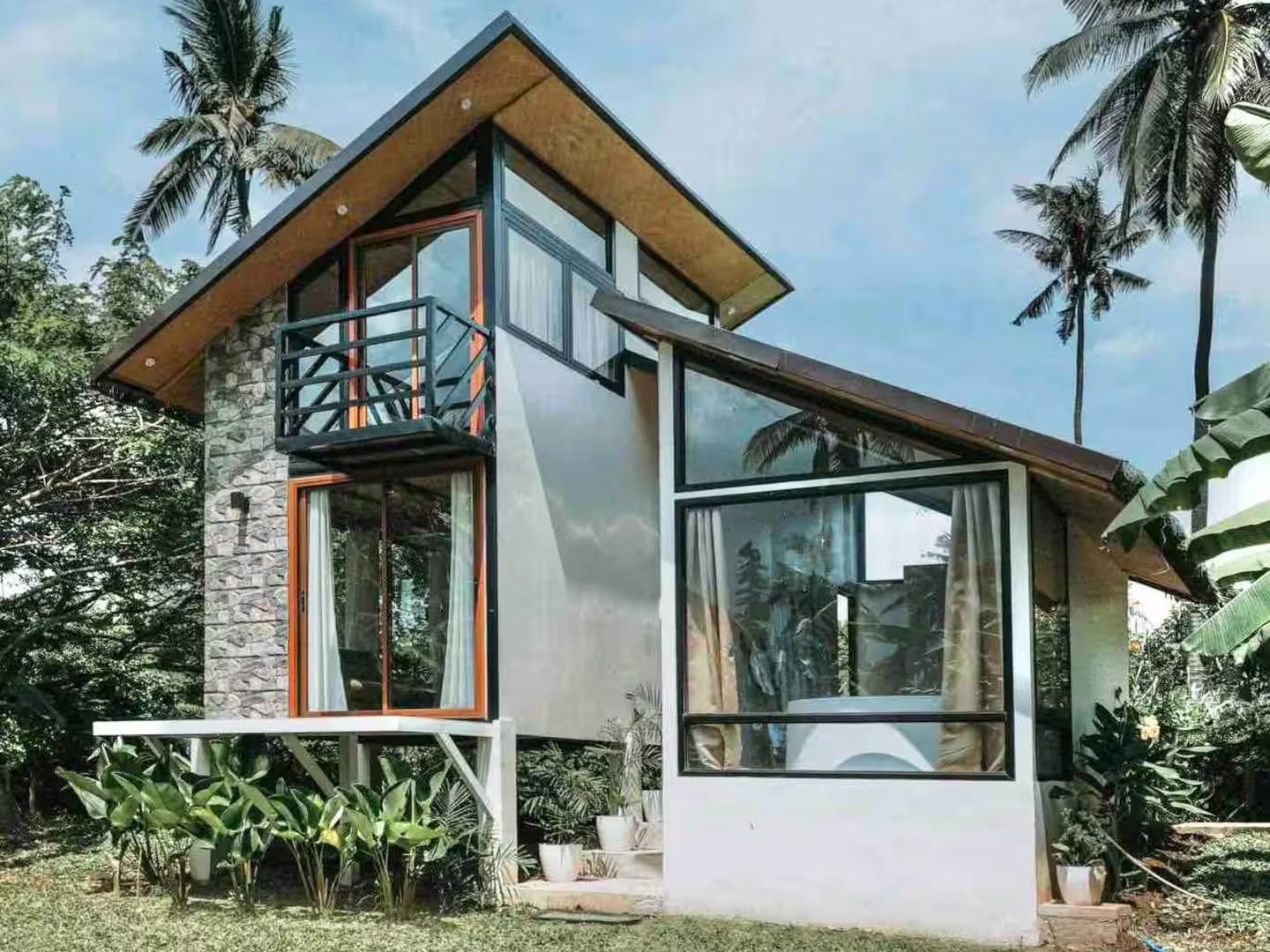 The exterior of the tiny house.
