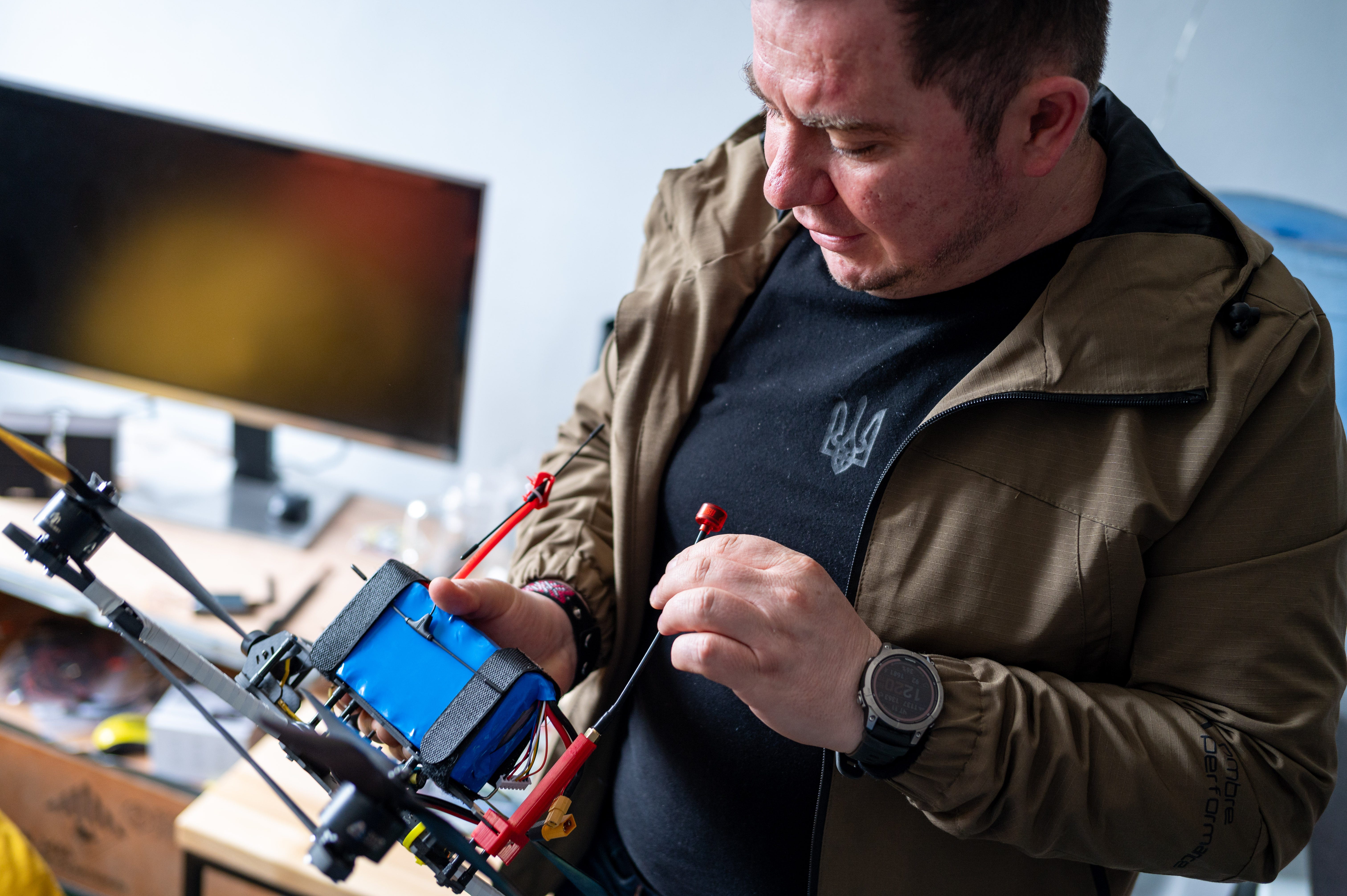A Ukrainian man holds an FPV quadcopter.