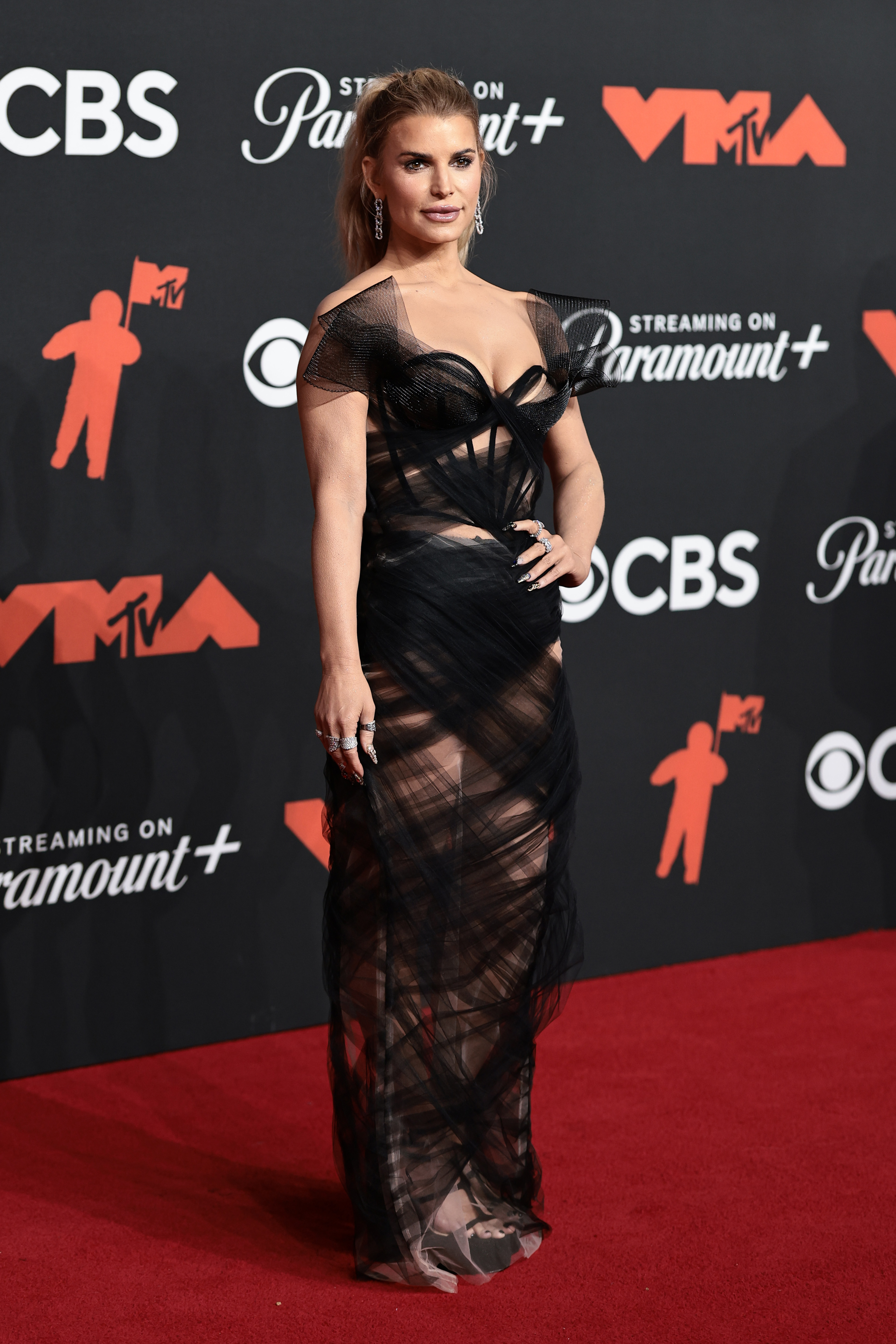 Jessica Simpson wore a tulle Christian Siriano gown for the 2025 VMAs.