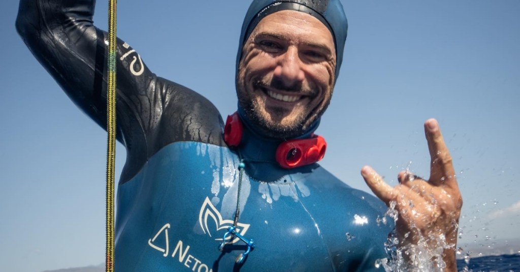 Free Diver Shatters World Record by Holding Breath for 29 Minutes