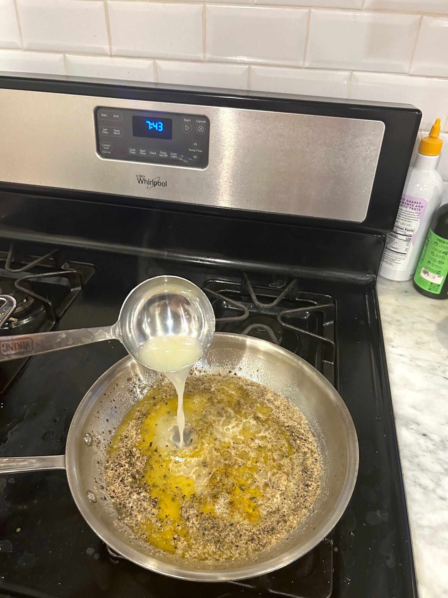 Adding pasta water to the sauce for Gordon Ramsay's cacio e pepe