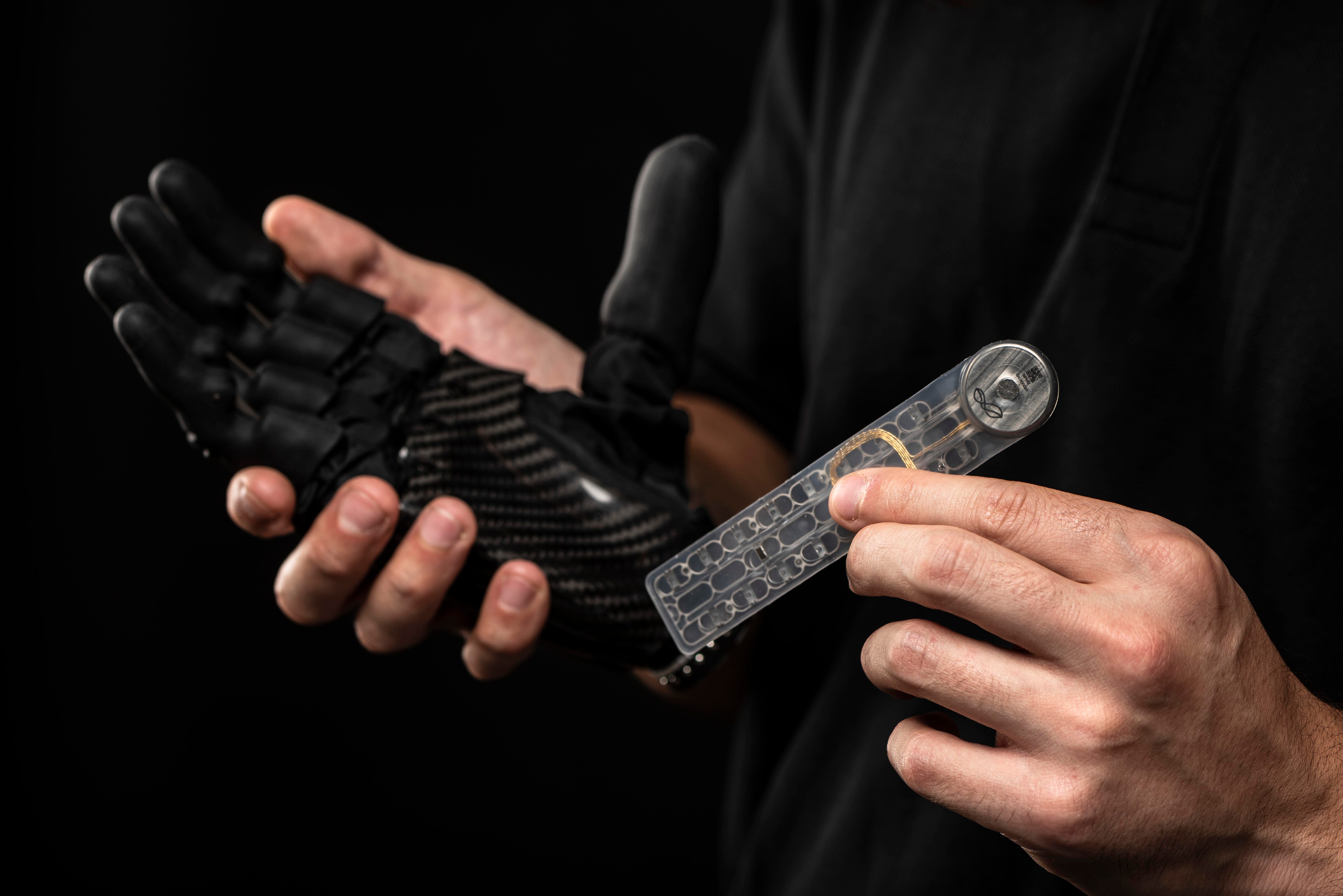 Phantom Neuro's implantable device