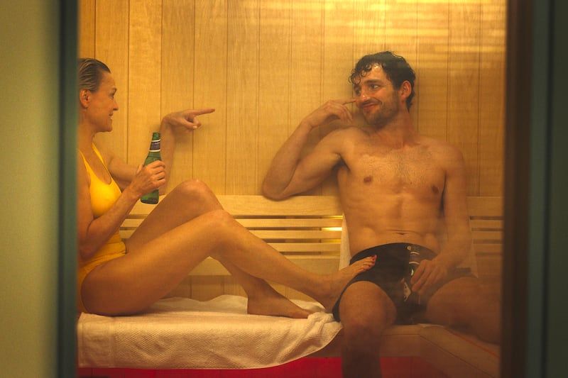 Robin Wright and Laurie Davidson in The Girlfriend