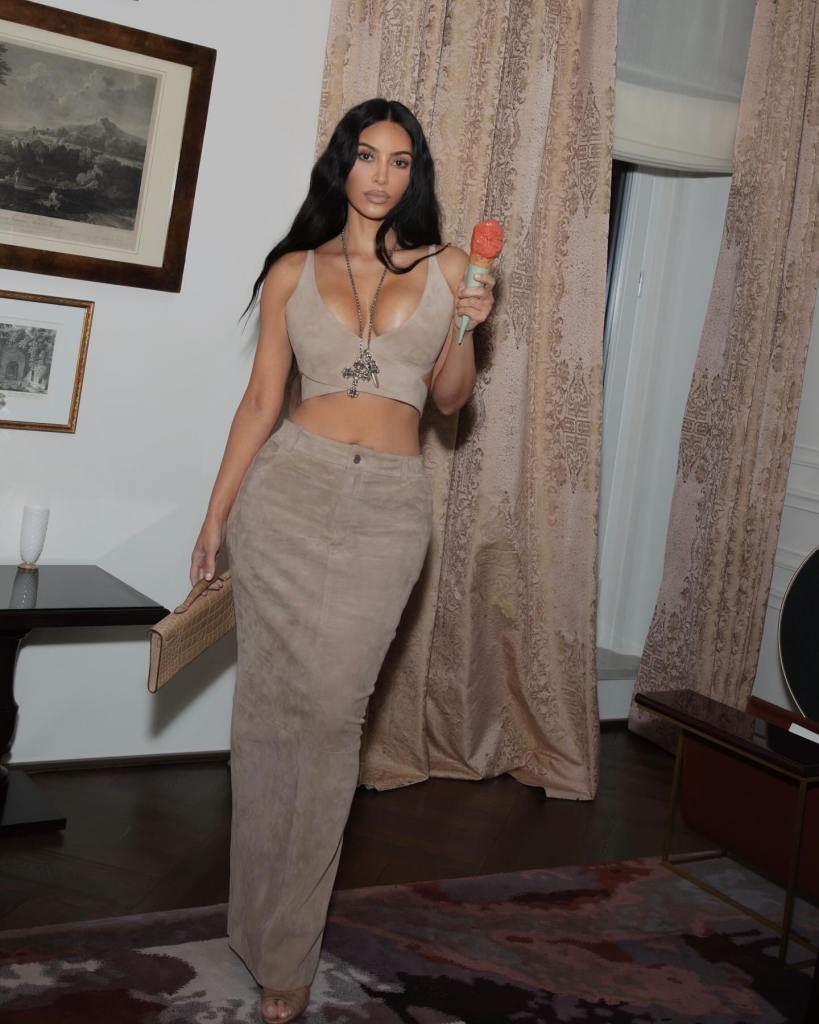 Kim Kardashian grabs a gelato, while in Italy.