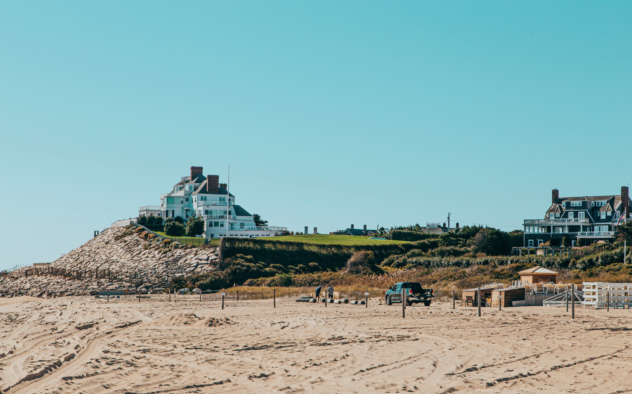 Taylor Swift also has a house in Rhode Island.