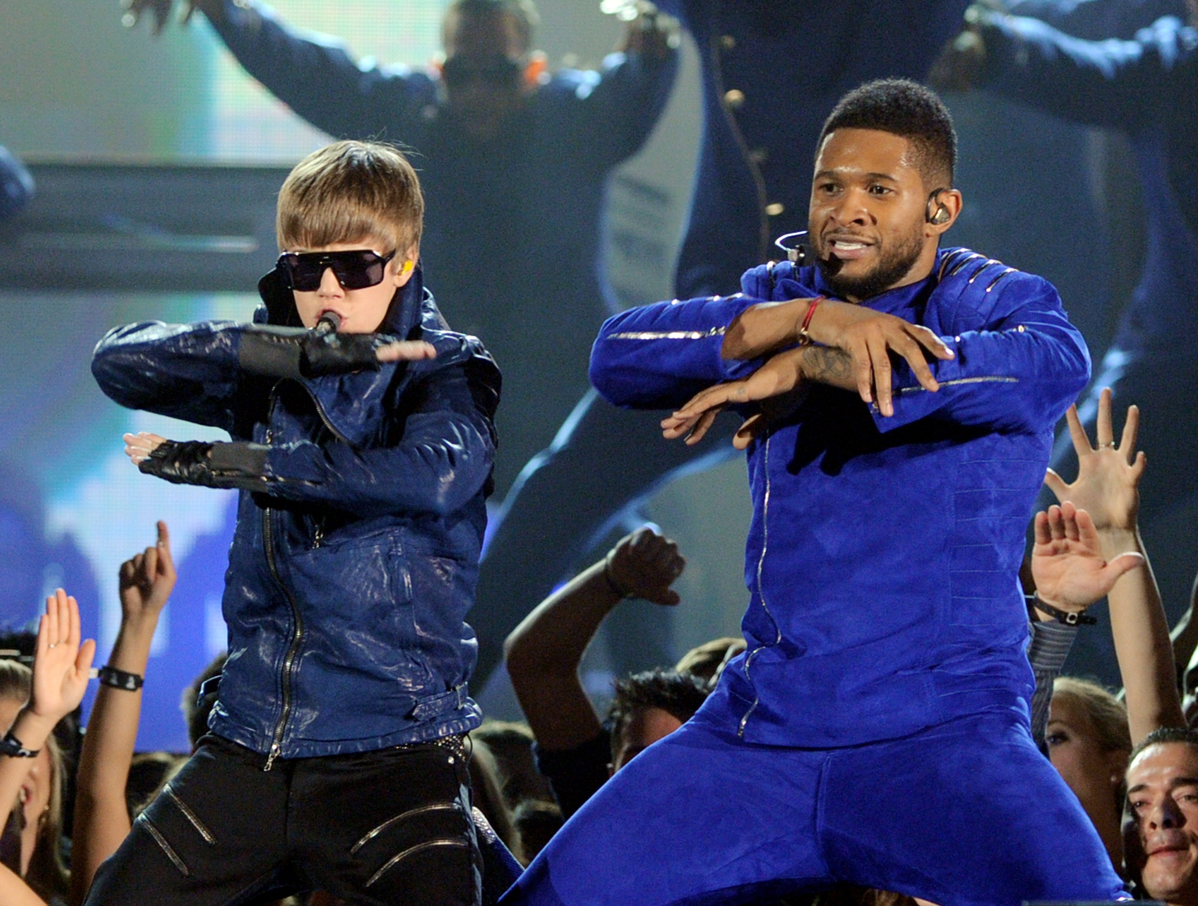 justin bieber and usher performing 2011