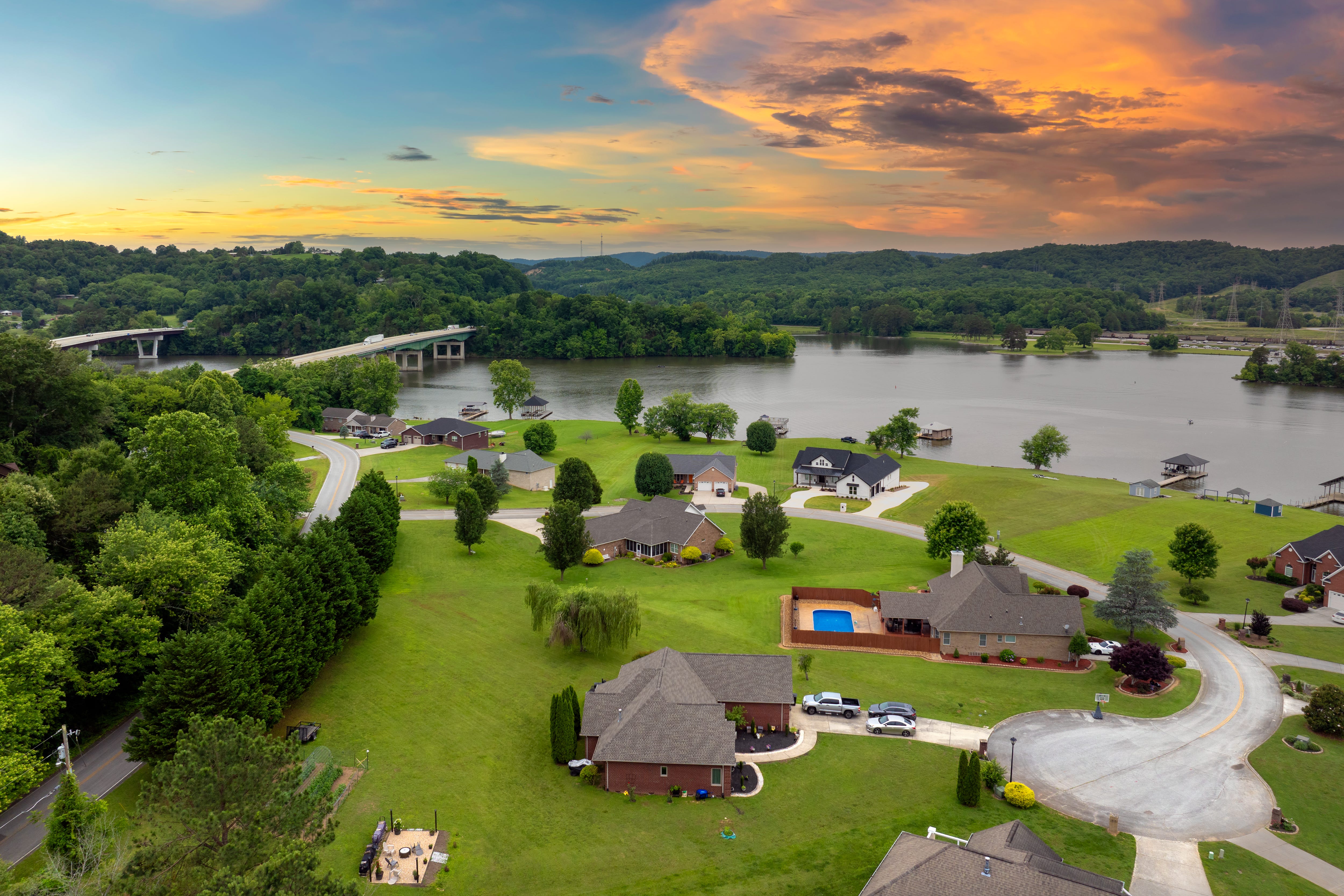 Large residential homes in Tennessee rural community.